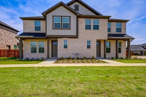 Spacious 2 bedroom 2 bathroom home for rent with hardwood-style flooring and stainless steel appliances and large two car garage in Willow Park Texas